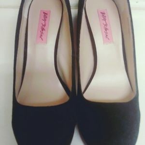 Betsey Johnson black suede pumps size 8